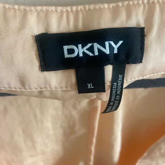 DKNY V Neck Silky Peach Sleeveless Blouse - Picture 5 of 6